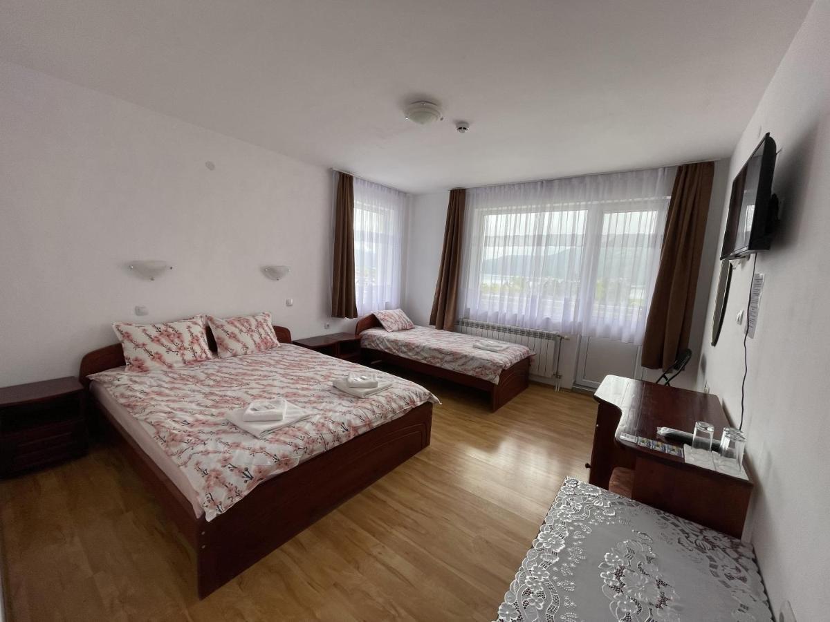 Family Hotel Panorama Sarnitsa Bagian luar foto