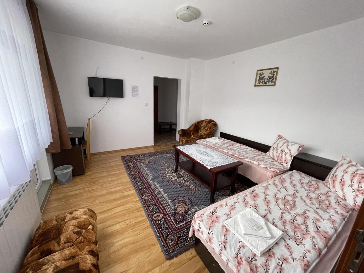 Family Hotel Panorama Sarnitsa Bagian luar foto