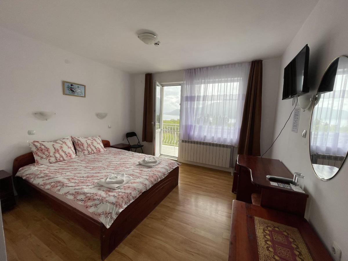 Family Hotel Panorama Sarnitsa Bagian luar foto