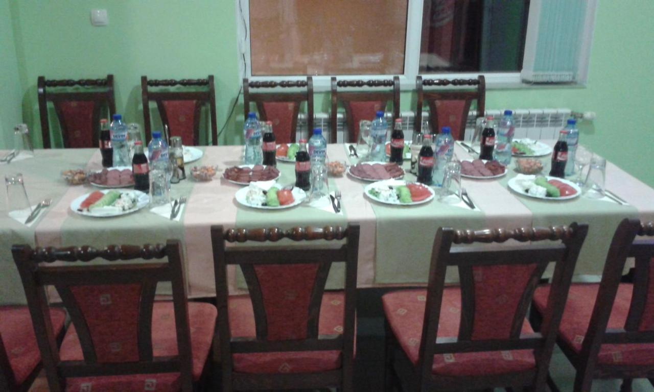 Family Hotel Panorama Sarnitsa Bagian luar foto