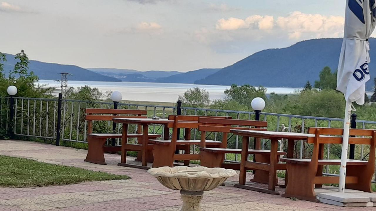 Family Hotel Panorama Sarnitsa Bagian luar foto