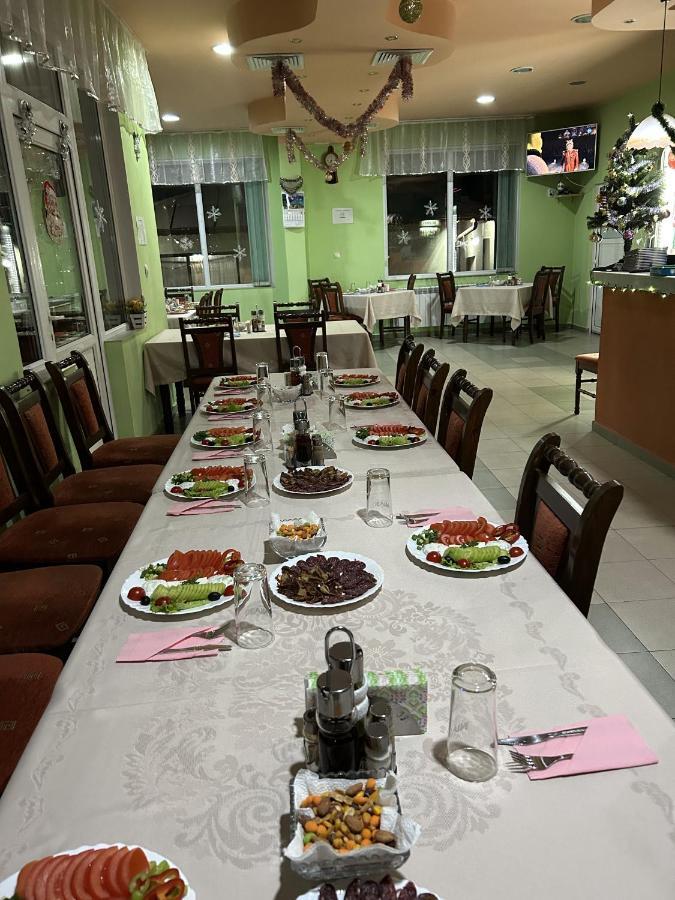 Family Hotel Panorama Sarnitsa Bagian luar foto