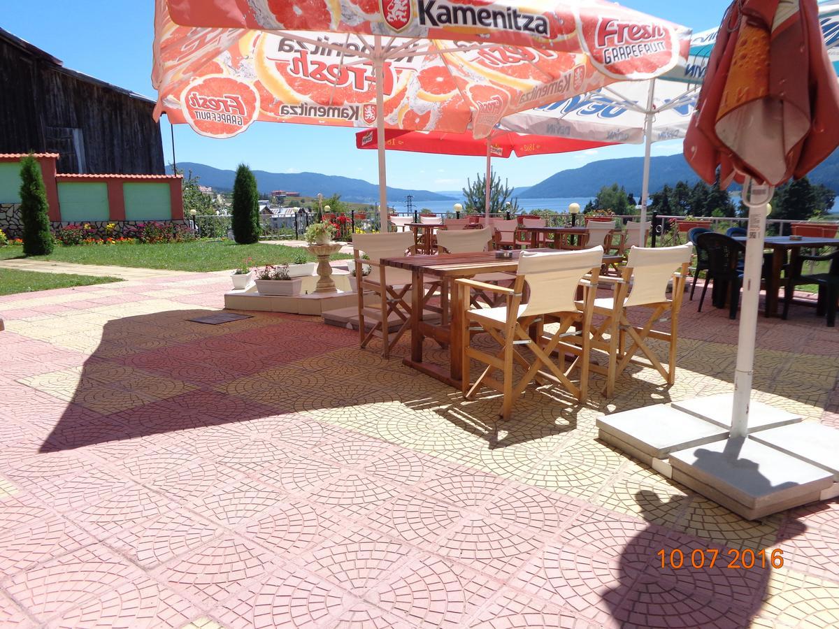 Family Hotel Panorama Sarnitsa Bagian luar foto