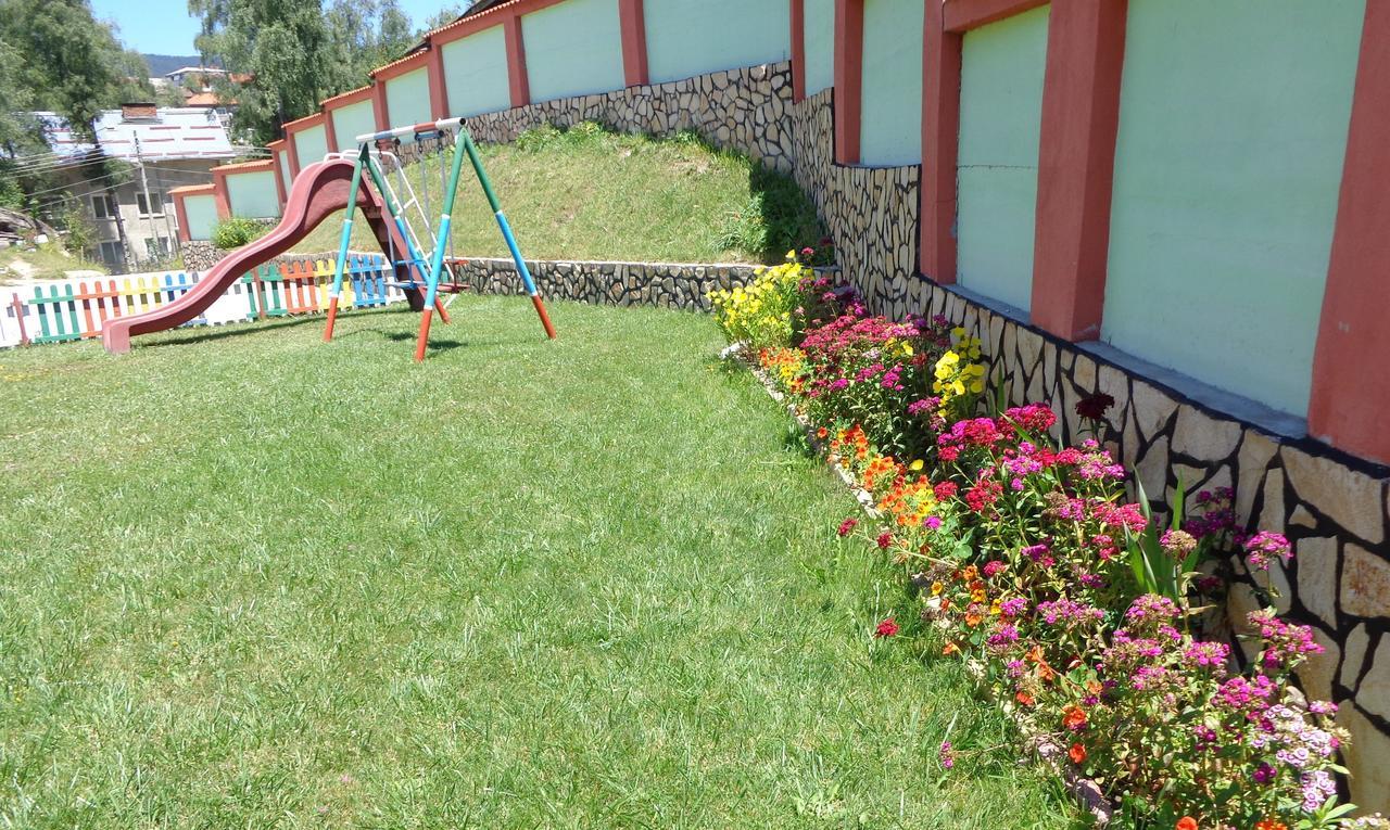 Family Hotel Panorama Sarnitsa Bagian luar foto