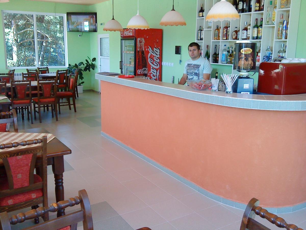 Family Hotel Panorama Sarnitsa Bagian luar foto