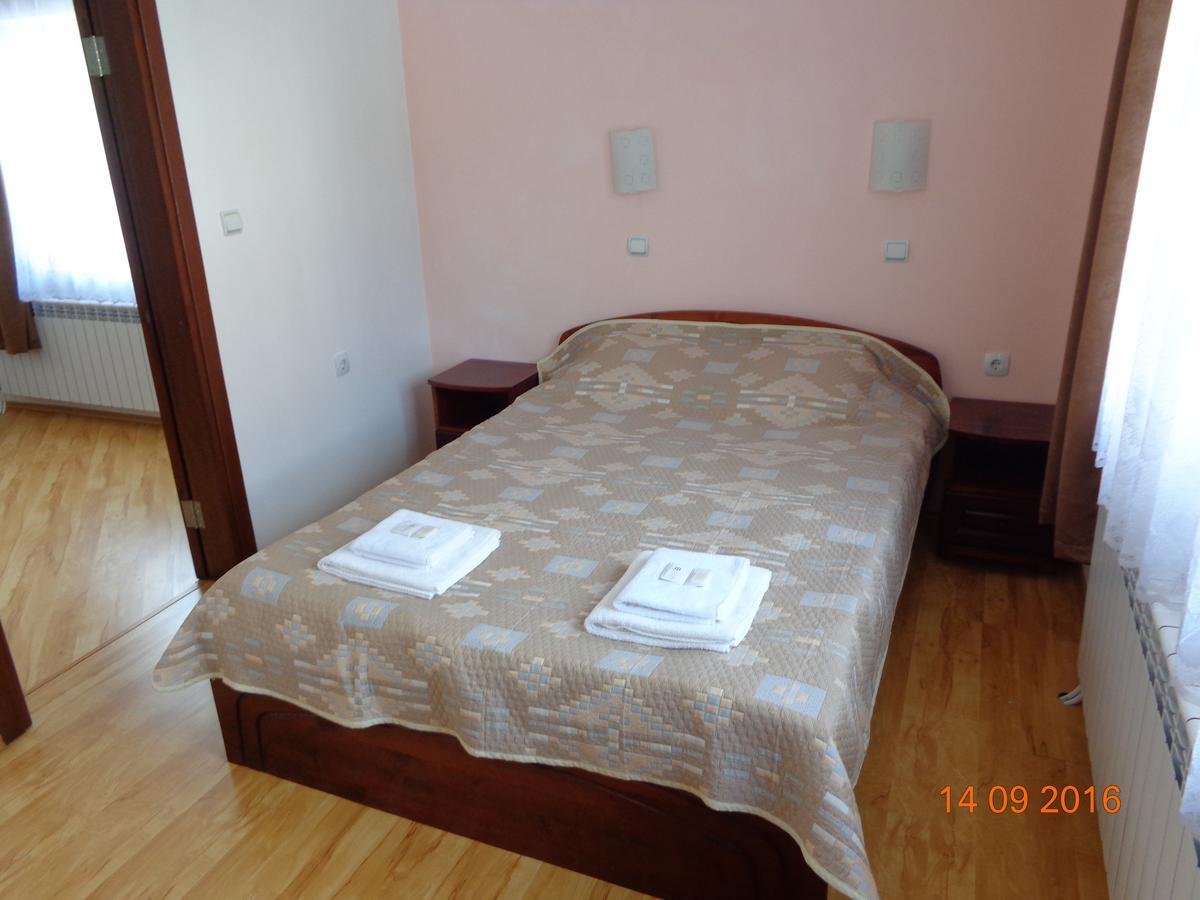 Family Hotel Panorama Sarnitsa Bagian luar foto