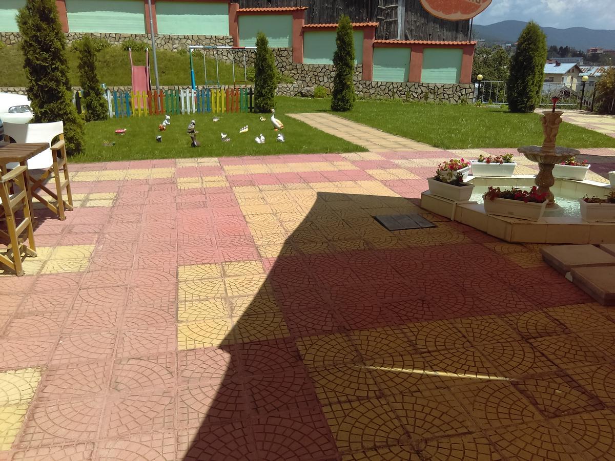Family Hotel Panorama Sarnitsa Bagian luar foto