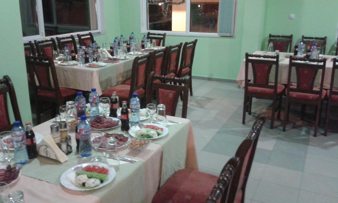 Family Hotel Panorama Sarnitsa Bagian luar foto